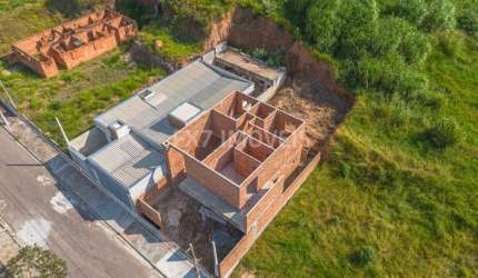 Casa será vendida no estágio atual da obra, conforme as fotos acima em Jundiaí SP