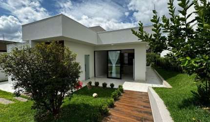 Linda casa em condominio por R$ 1.950.000,00