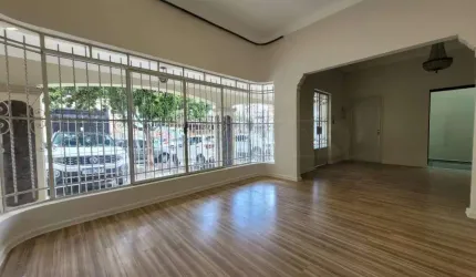 Oportunidade em Casa Versátil na Região Central.