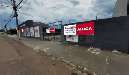 Oportunidade Única: Terreno com Potencial para Estacionamento e Mais.