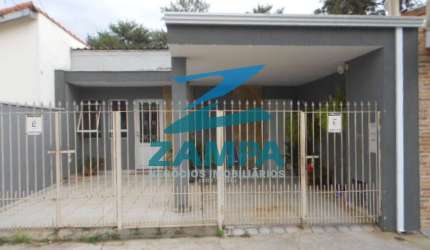 CASA TÉRREA C/ 2 QUARTOS (1 SUITE C/ AR), SALAS DE ESTAR E JANTAR, SACADA COM CHURRASQUEIRA E 2 VAGAS