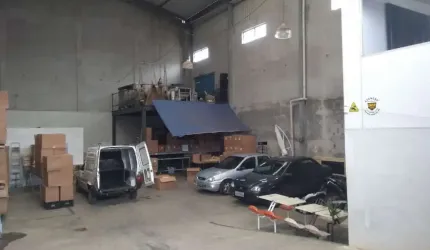 Barracão / Galpão / Depósito à venda na Rua Rubim, Nacional, Contagem por R$ 550.000