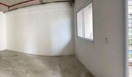 Aluga-se sala comercial na Vila Mathias/Santos com sacada, banheiro e garagem por R$ 1.200,00