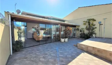 Casa à venda em Caraguatatuba, Balneário dos Golfinhos, com 2 quartos, 175m²