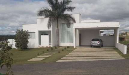Casa de condomínio para venda possui 265 metros quadrados com 3 quartos