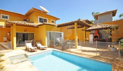Casa com 4 quartos à venda ou para locação em Ferradura - RJ