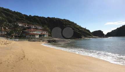 Terreno à venda em Praia Rasa - RJ