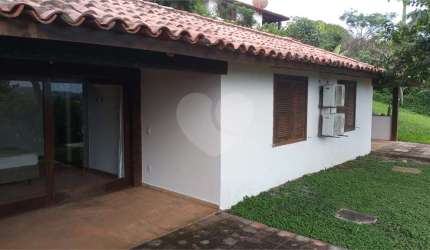 Condomínio com 3 quartos para locação em Ferradura - RJ