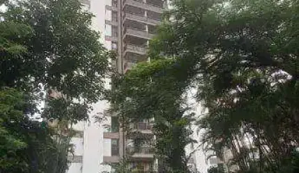 Predio em local nobre de Moema sendo 3:dorm,um suíte ,varanda ,2 vagas 110m2 com quadra de Tênis, Piscina .etc..