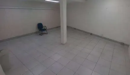 Locação salão + - 190m + 4 salas e 2 banheiros ,4 vagas com portão eletrônico, e + 2 salas com banheiro na Parte de cima  separado .para escritórios .