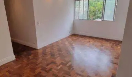 Apartamento com 3 dormitórios, reformado, e 1 vaga de garagem em Moema pássaros