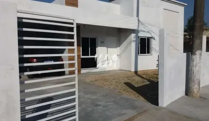 Casa com 03 dormitórios / 01 suíte no bairro Serraria em São josé/SC.