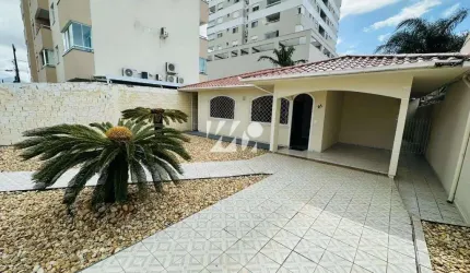 Casa de 3 Dormitórios no Centro de Palhoça