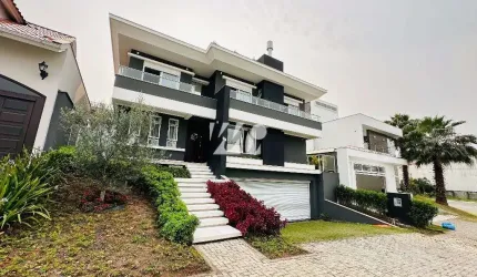Casa com Piscina e 4 Quartos e Suítes na Pedra Branca