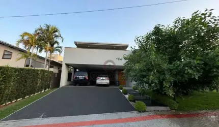 CASA À VENDA NO CONDOMINIO SUN LAKE (PORTEIRA FECHADA)