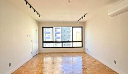 Apartamento mobiliado com 3 dormitórios e suíte à venda na Vila Nova Conceição –