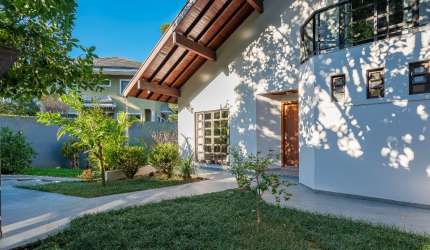 Casa 4 dormitórios alto padrão 300 m³ CIC