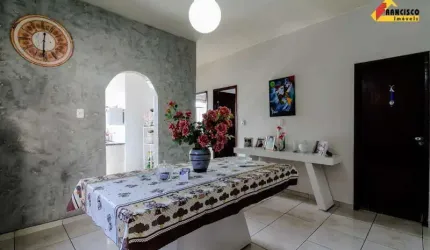 Casa à venda, 3 quartos, 1 suíte, 3 vagas, Ipiranga - Divinópolis/MG