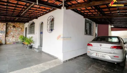 Casa à venda, 5 quartos, 1 suíte, 2 vagas, Nossa Senhora das Graças - Divinópolis/MG