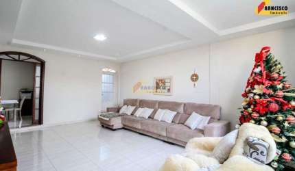 Casa à venda, 8 quartos, 1 suíte, 6 vagas, São Sebastião - Divinópolis/MG