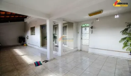 Casa à venda, 3 quartos, 2 vagas, Nossa Senhora das Graças - Divinópolis/MG