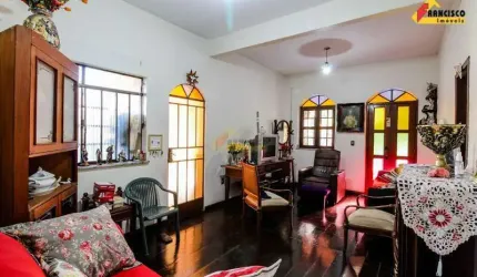 Casa à venda, 7 quartos, 2 suítes, 3 vagas, Centro - Divinópolis/MG