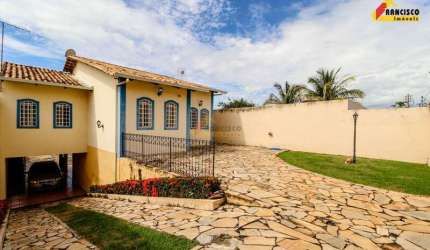Casa à venda, 3 quartos, 1 suíte, 8 vagas, Belvedere - Divinópolis/MG
