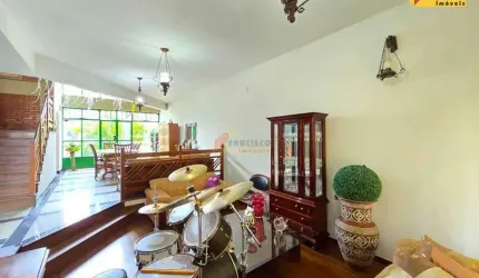Casa à venda, 3 quartos, 1 suíte, 2 vagas, Centro - Divinópolis/MG