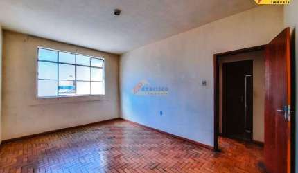 Prédio à venda, 9 quartos, 3 suítes, 3 vagas, Centro - Divinópolis/MG