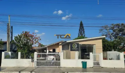 Casa, 02 dormitórios,  localizada em frente ao supermercado bistek
