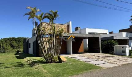 Casa Exuberante Térrea no Reserva das Águas