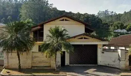 Casa para Locação em Brusque, SÃO PEDRO, 5 dormitórios, 2 suítes, 4 banheiros, 2 vagas