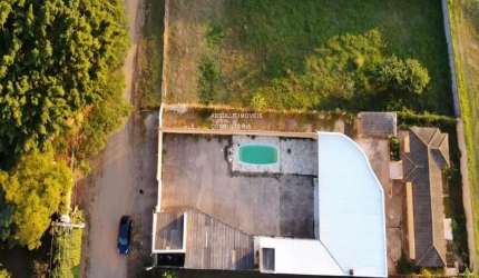 Edícula com salão, piscina, churrasqueira