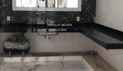 VENDE SE UMA CASA NO CONDOMINIO MONTREAL BELISSIMA.