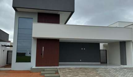 Casa no Condomínio Ecoville 2 com Energia Solar
