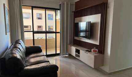 Apartamento com 2 quartos reformado em Candelária