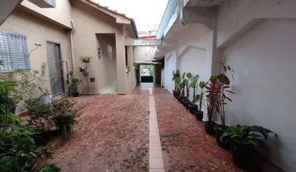 Excelente oportunidade, casa  2 dormitórios- 6 vagas de garagem