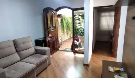 Casa térrea com 3 dormitórios e 3 vagas cobertas - Vila Ema