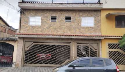 Sobrado com 3 suítes com closet, com 3 vagas de garagem - Jd das Rosas
