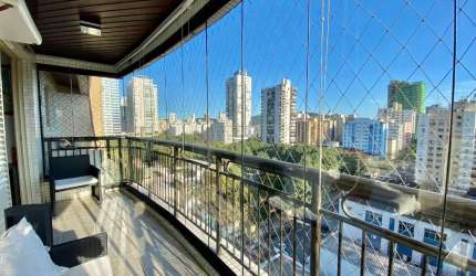 Luxuoso apartamento à venda, localizado no coração do bairro Aparecida, em Santos.