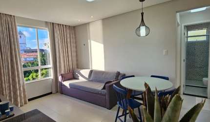 Quarto e Sala Porteira Fechada com Vista Deslumbrante para o Porto da Barra — 42m²