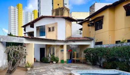 Casa à venda em Capim Macio (Natal/RN) | 3 suítes - 400m² e área construída de 176 m²