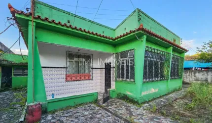 Casa com quintal em Vila Maria Helena