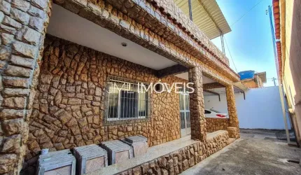 Casa com quintal e terraço em Saracuruna