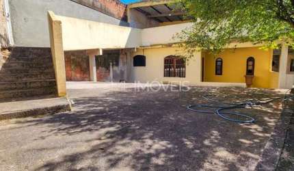 Casa com quintal em Jardim Primavera