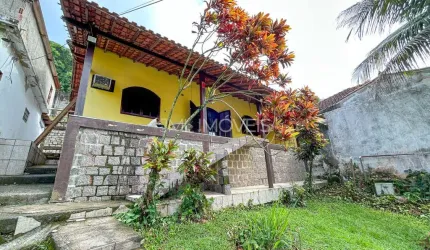 Casa ampla com quintal em Jardim Primavera