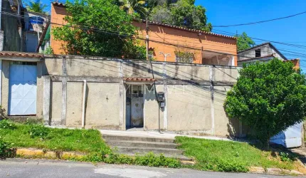 Duas casas com quintal em Jardim Primavera