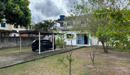 Duas casas com quintal em Saracuruna