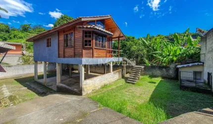 Casa com quintal em Jardim Primavera