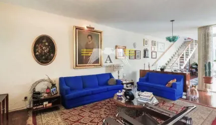 Sobrado    à    venda,    400 m² ,    4 Quartos ,    3 salas ,    localizado   na   região   do